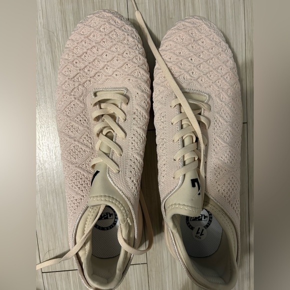 Like New APL Techloom Phantom Tennis Shoes - Picture 5 of 12